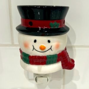 SCENTSY “Bluster” Plug In Warmer